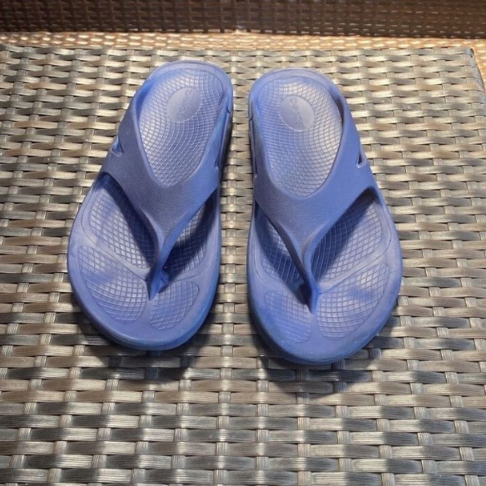 Oofos sandals, women’s size 11